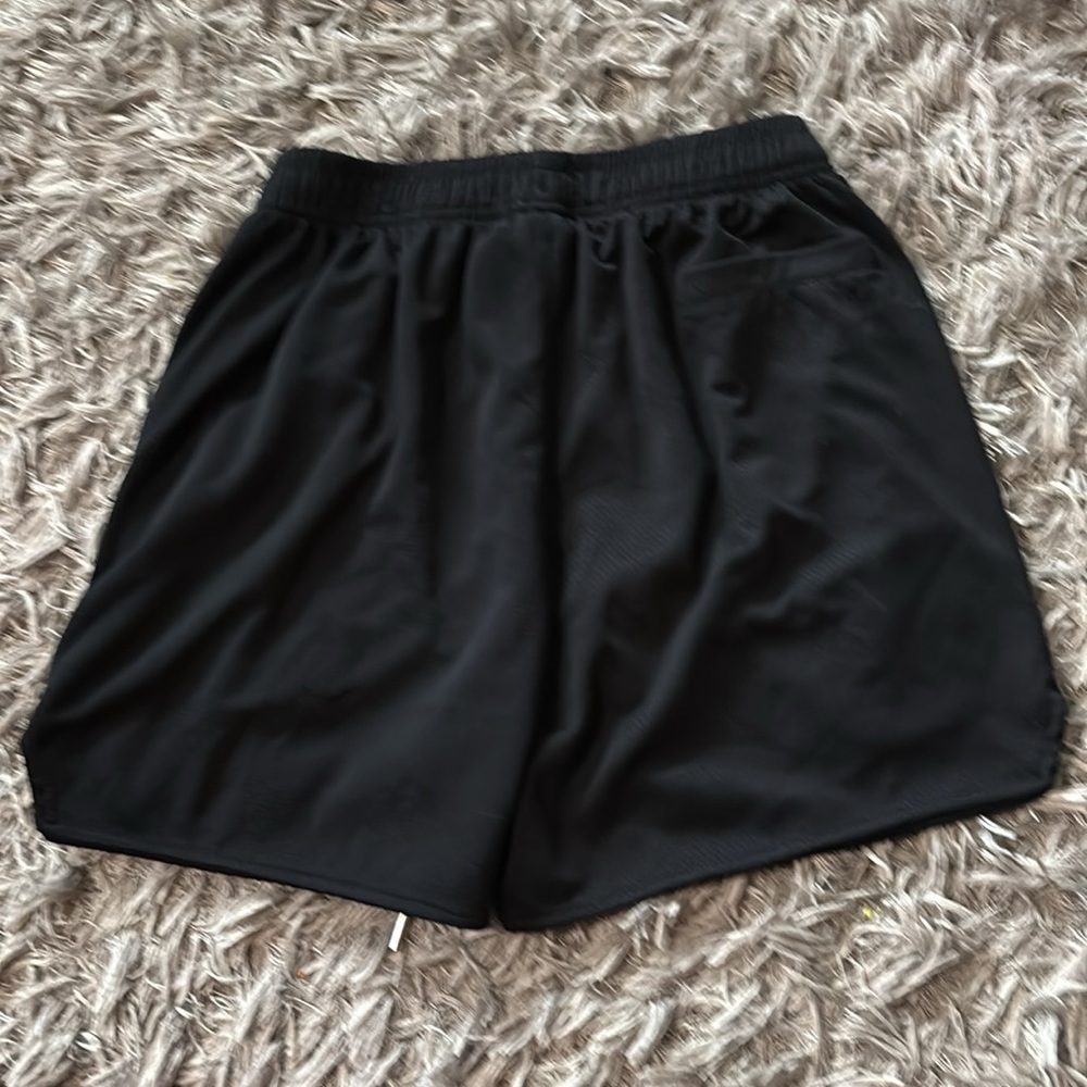 Boys workout shorts - Picture 3 of 3